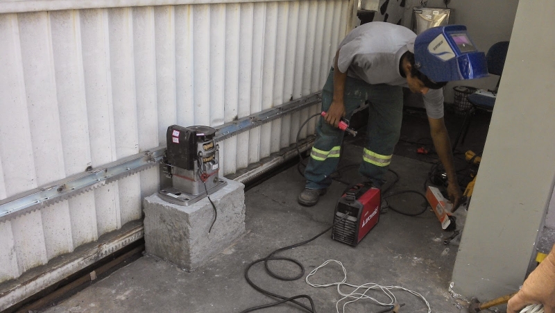 Conserto de Portão Automático na Itaquaquecetuba - Conserto de Porta de Aço