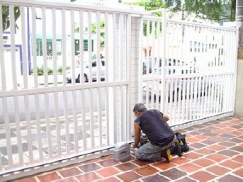 Consertos de Portão de Garagem na Vila Alexandria - Conserto de Porta de Enrolar