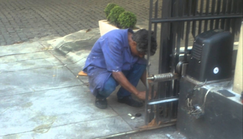 Consertos de Portão Eletrônico na Santa Isabel - Consertos de Portas de Enrolar